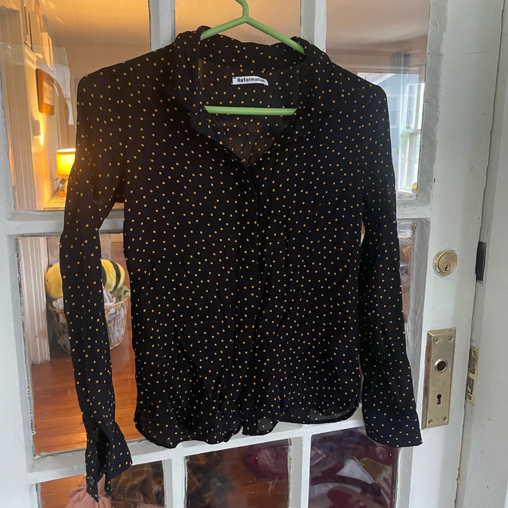 Reformation violet blouse in black and gold. Size XS